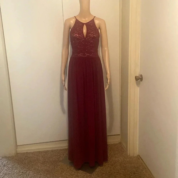 Morgan & Co. Dresses & Skirts - Morgan & Co maroon burgundy formal prom dress size 6